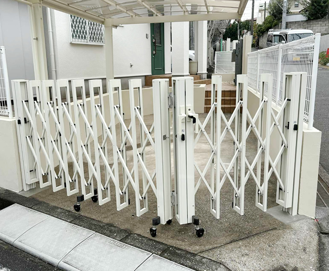 アコーディオン門扉